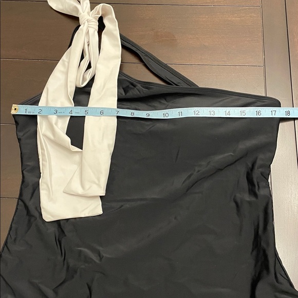 Elegant Black and White One-Shoulder Swim One Piece - Picture 8 of 9